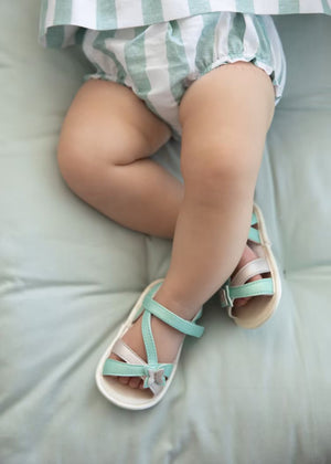 Sandali stampati con chiusura velcro neonata Mayoral Newborn verde acqua - ErreGiModaBimbo